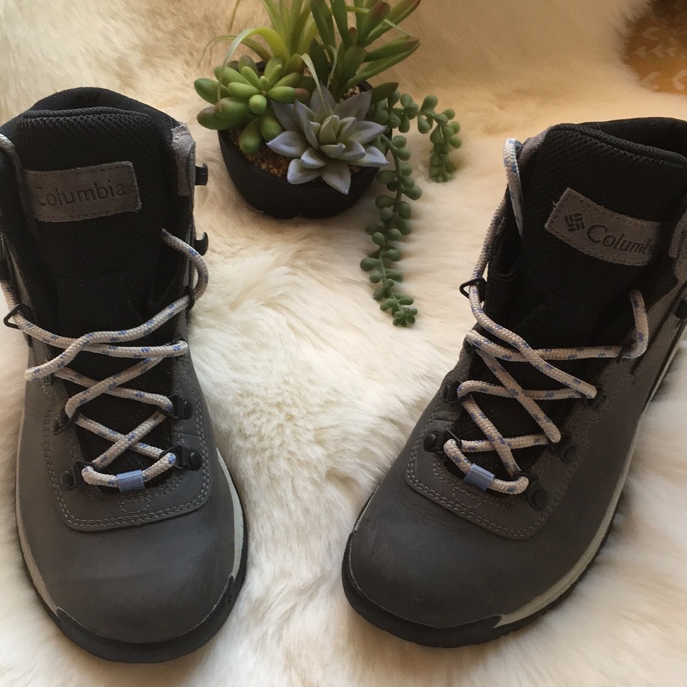 COLUMBIA HIKING BOOTS WOMEN SIZE 9
